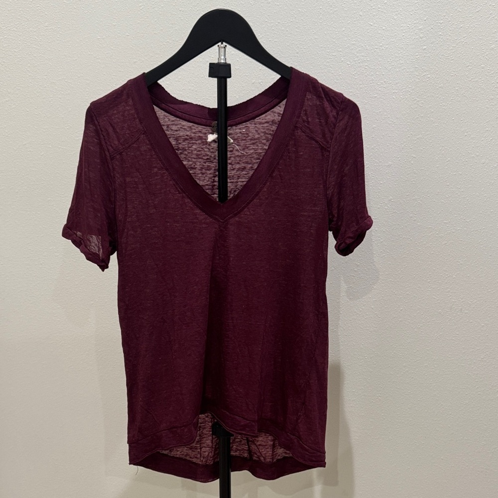 We The Free Women's Short Sleeve V-Neck Tee in Burgundy